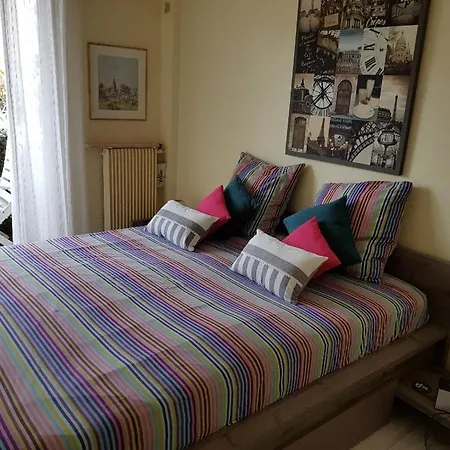 Charming 1 Bedroom In Montmartre Paris