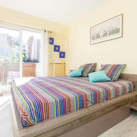 Charming 1 Bedroom In Montmartre Apartment *